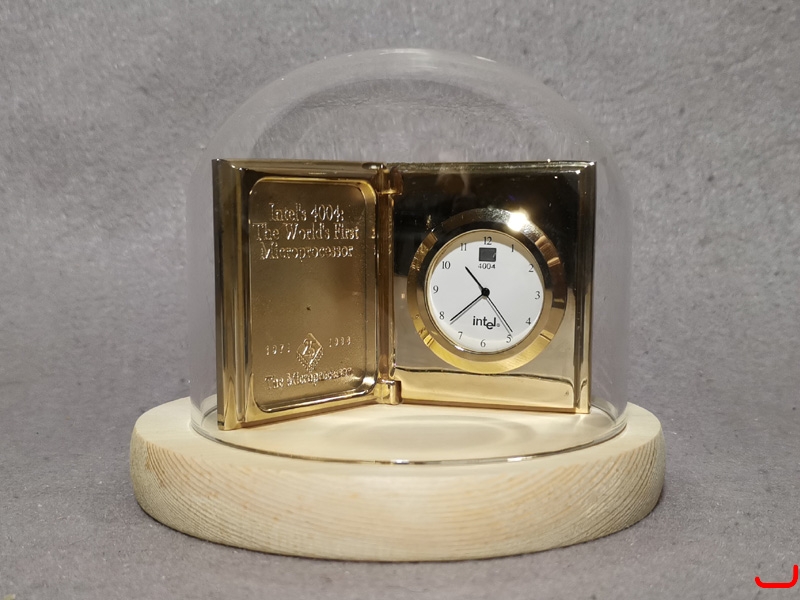 Intel 4004诞生 25周年纪念表