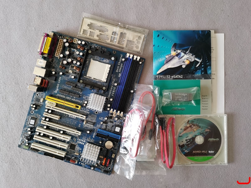 ASRock华擎 939SLI32-eSATA2 BOX1